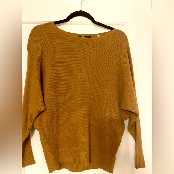 T Tahari knit sweater off the shoulder drop medium stretch winter warm tan camel - Picture 2 of 3